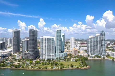 Propiedad comercial en venta en Miami, Florida № 2153140 - foto 2
