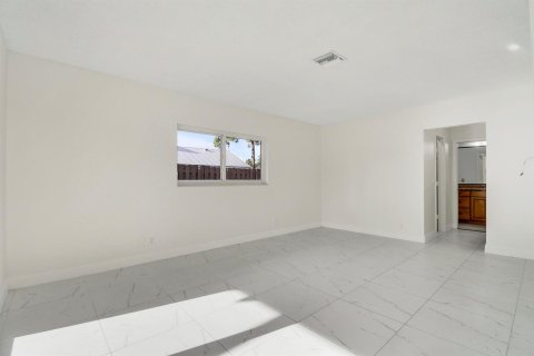 House in Boca Raton, Florida 4 bedrooms, 203.92 sq.m. № 2392324 - photo 17