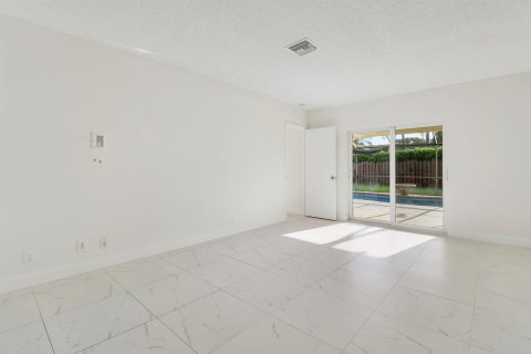 House in Boca Raton, Florida 4 bedrooms, 203.92 sq.m. № 2392324 - photo 19