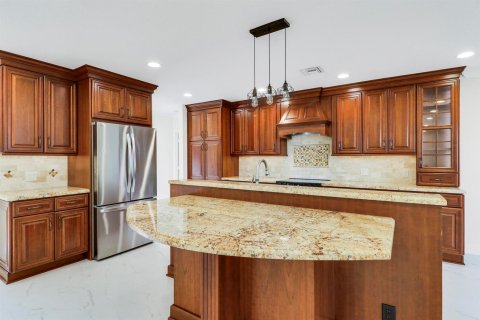 House in Boca Raton, Florida 4 bedrooms, 203.92 sq.m. № 2392324 - photo 6