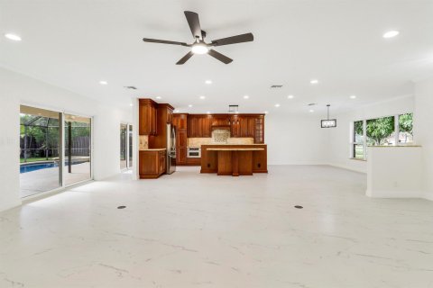 House in Boca Raton, Florida 4 bedrooms, 203.92 sq.m. № 2392324 - photo 4