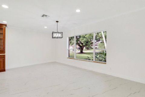House in Boca Raton, Florida 4 bedrooms, 203.92 sq.m. № 2392324 - photo 13