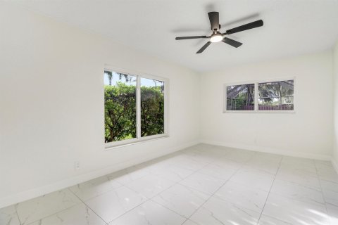 House in Boca Raton, Florida 4 bedrooms, 203.92 sq.m. № 2392324 - photo 27