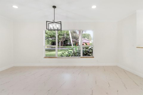 House in Boca Raton, Florida 4 bedrooms, 203.92 sq.m. № 2392324 - photo 14