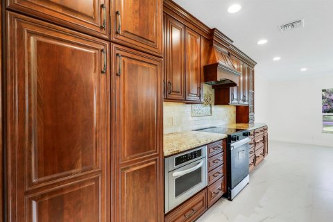 House in Boca Raton, Florida 4 bedrooms, 203.92 sq.m. № 2392324 - photo 8