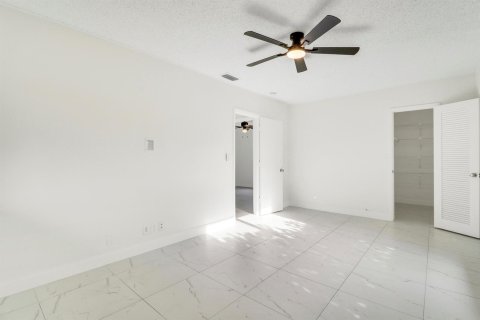 House in Boca Raton, Florida 4 bedrooms, 203.92 sq.m. № 2392324 - photo 28