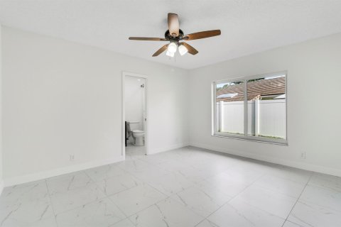 House in Boca Raton, Florida 4 bedrooms, 203.92 sq.m. № 2392324 - photo 24