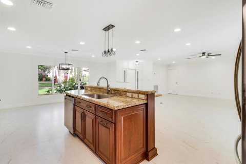 House in Boca Raton, Florida 4 bedrooms, 203.92 sq.m. № 2392324 - photo 10