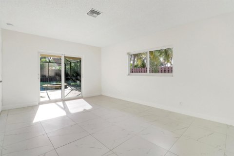 House in Boca Raton, Florida 4 bedrooms, 203.92 sq.m. № 2392324 - photo 18