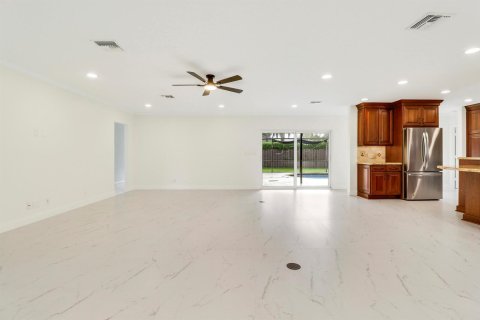 House in Boca Raton, Florida 4 bedrooms, 203.92 sq.m. № 2392324 - photo 15