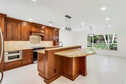House in Boca Raton, Florida 4 bedrooms, 203.92 sq.m. № 2392324 - photo 9