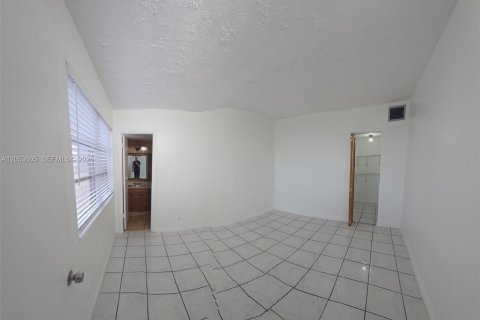 Copropriété à vendre à Miami, Floride: 2 chambres, 83.24 m2 № 2180056 - photo 12