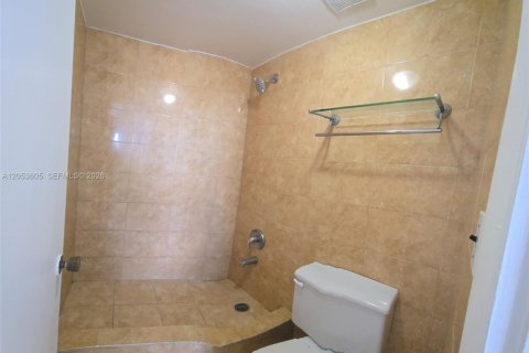 Copropriété à vendre à Miami, Floride: 2 chambres, 83.24 m2 № 2180056 - photo 17