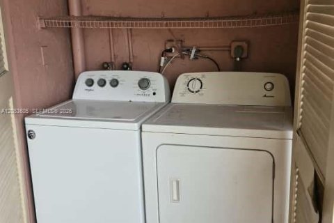 Copropriété à vendre à Miami, Floride: 2 chambres, 83.24 m2 № 2180056 - photo 30
