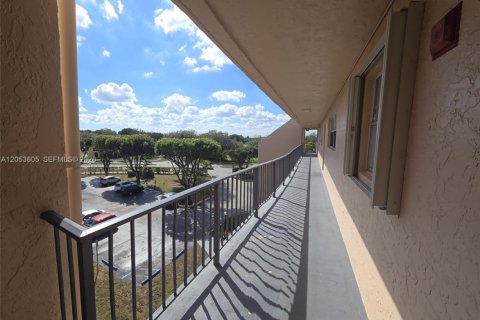Copropriété à vendre à Miami, Floride: 2 chambres, 83.24 m2 № 2180056 - photo 2