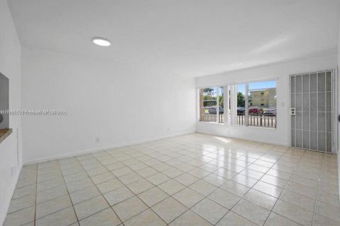 Condo in Miami, Florida, 1 bedroom  № 1924424 - photo 18