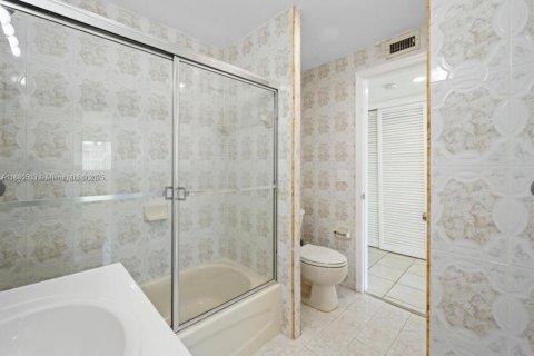 Condo in Miami, Florida, 1 bedroom  № 1924424 - photo 6