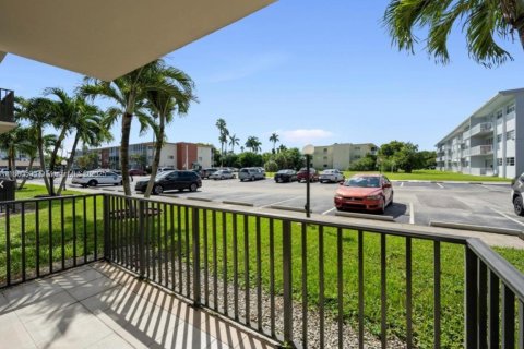 Condo in Miami, Florida, 1 bedroom  № 1924424 - photo 5