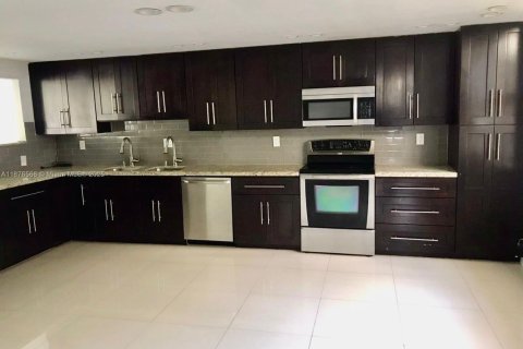 Condominio en venta en Aventura, Florida, 3 dormitorios, 128.21 m2 № 1987850 - foto 2