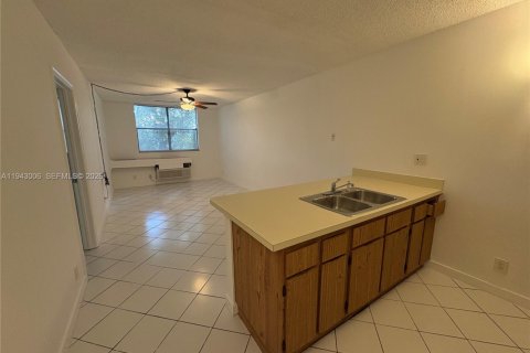 Copropriété à vendre à Coral Springs, Floride: 1 chambre, 56.3 m2 № 1999384 - photo 2