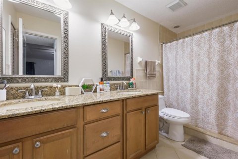 House in Brandon, Florida 3 bedrooms, 182.65 sq.m. № 2120999 - photo 24