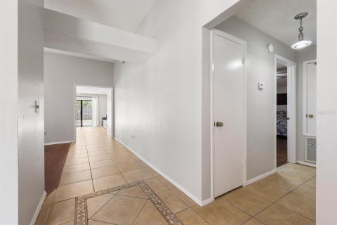 House in Brandon, Florida 3 bedrooms, 182.65 sq.m. № 2120999 - photo 8