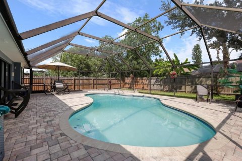 House in Brandon, Florida 3 bedrooms, 182.65 sq.m. № 2120999 - photo 28