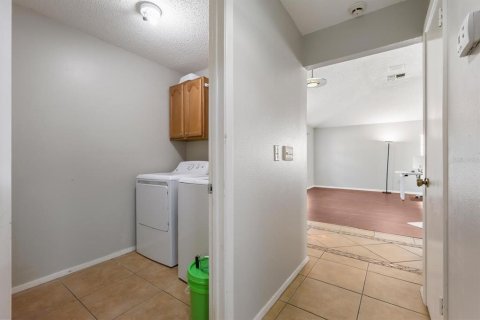 House in Brandon, Florida 3 bedrooms, 182.65 sq.m. № 2120999 - photo 27