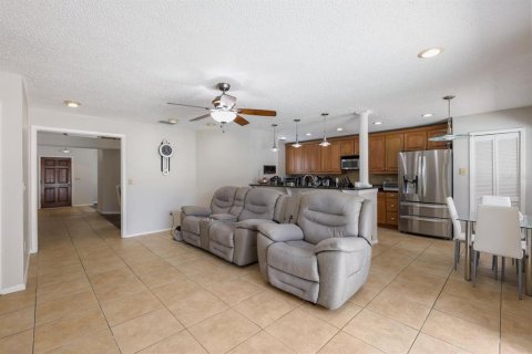 House in Brandon, Florida 3 bedrooms, 182.65 sq.m. № 2120999 - photo 14