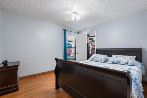 House in Brandon, Florida 3 bedrooms, 182.65 sq.m. № 2120999 - photo 22