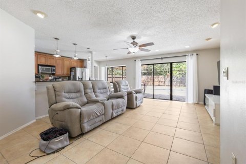 House in Brandon, Florida 3 bedrooms, 182.65 sq.m. № 2120999 - photo 15