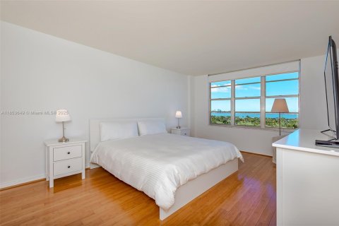 Condo in Miami Beach, Florida, 2 bedrooms  № 1881520 - photo 15