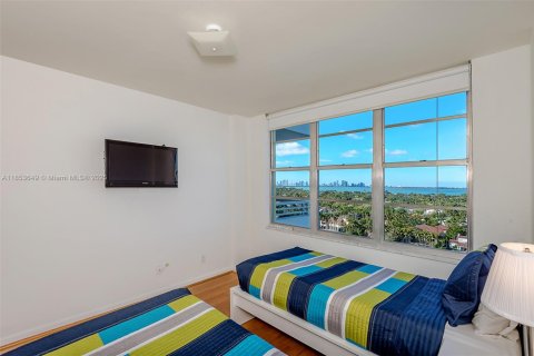 Condo in Miami Beach, Florida, 2 bedrooms  № 1881520 - photo 22