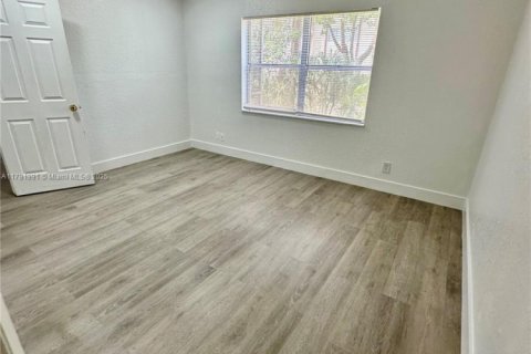 Condominio en venta en Lauderhill, Florida, 2 dormitorios, 104.98 m2 № 2037117 - foto 10