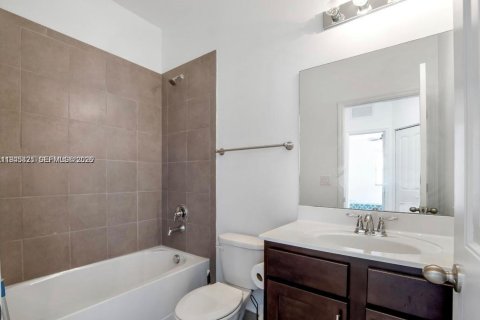 Adosado en venta en Pompano Beach, Florida, 3 dormitorios, 142.88 m2 № 2002533 - foto 11