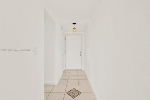 Copropriété à vendre à Hialeah, Floride: 2 chambres, 92.72 m2 № 1822129 - photo 3