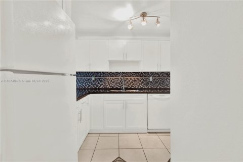 Copropriété à vendre à Hialeah, Floride: 2 chambres, 92.72 m2 № 1822129 - photo 4