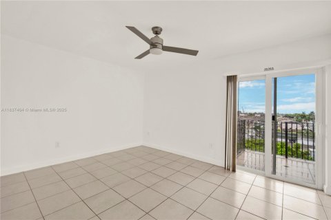 Copropriété à vendre à Hialeah, Floride: 2 chambres, 92.72 m2 № 1822129 - photo 13