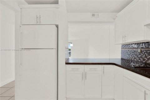 Copropriété à vendre à Hialeah, Floride: 2 chambres, 92.72 m2 № 1822129 - photo 6