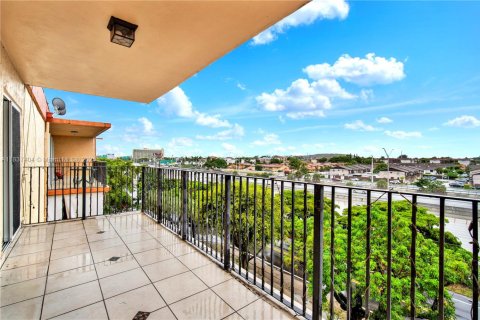 Copropriété à vendre à Hialeah, Floride: 2 chambres, 92.72 m2 № 1822129 - photo 20