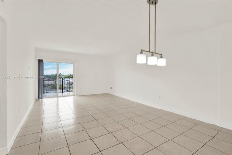 Copropriété à vendre à Hialeah, Floride: 2 chambres, 92.72 m2 № 1822129 - photo 1