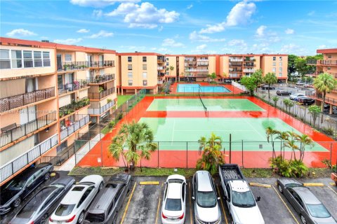 Copropriété à vendre à Hialeah, Floride: 2 chambres, 92.72 m2 № 1822129 - photo 23