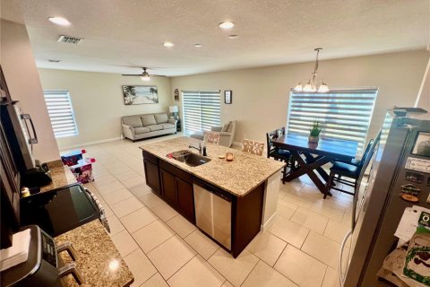House in Davenport, Florida 4 bedrooms, 191.38 sq.m. № 1723099 - photo 26
