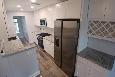 Condo in Saint Petersburg, Florida, 2 bedrooms  № 1577195 - photo 2