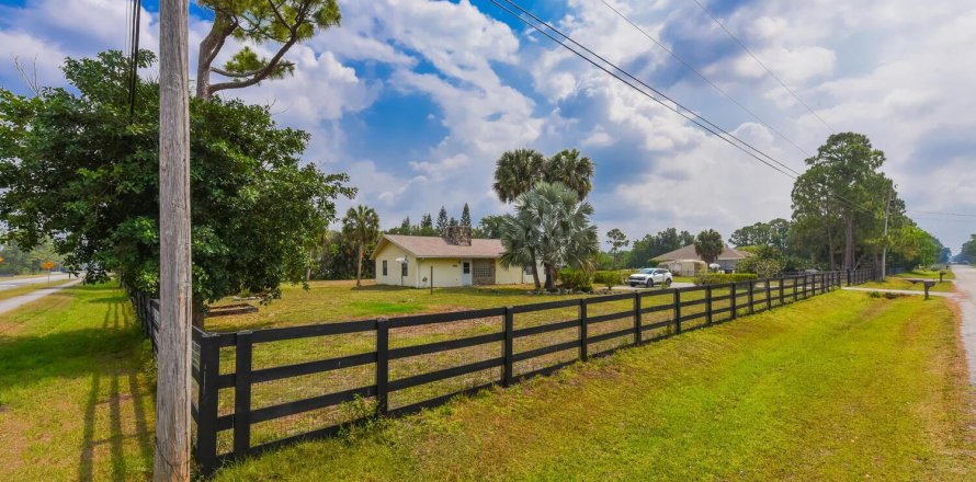 House in Loxahatchee Groves, Florida 2 bedrooms, 107.02 sq.m. № 1179565