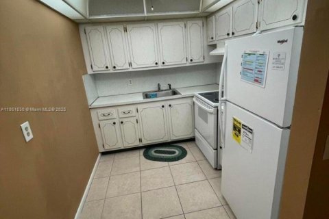 Condominio en alquiler en West Palm Beach, Florida, 2 dormitorios, 76.09 m2 № 1890781 - foto 5