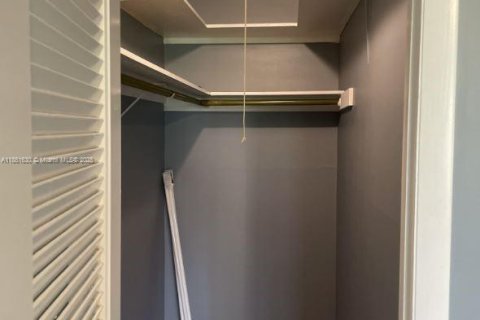 Condominio en alquiler en West Palm Beach, Florida, 2 dormitorios, 76.09 m2 № 1890781 - foto 13