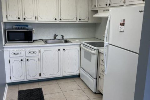 Condominio en alquiler en West Palm Beach, Florida, 2 dormitorios, 76.09 m2 № 1890781 - foto 6