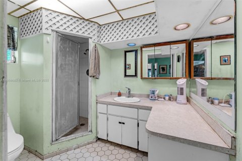 House in Miami, Florida 3 bedrooms, 212.56 sq.m. № 1755969 - photo 9