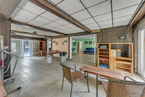 House in Miami, Florida 3 bedrooms, 212.56 sq.m. № 1755969 - photo 4
